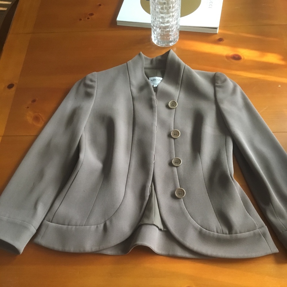 Gorgeous fitted Armani blazer, size 4.